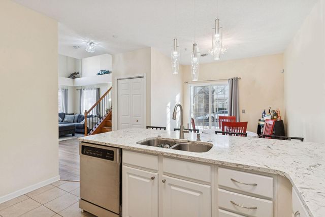 626 Willoughby Way W, Hopkins, MN 55305