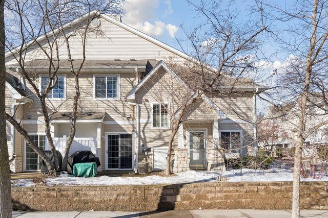 626 Willoughby Way W, Hopkins, MN 55305