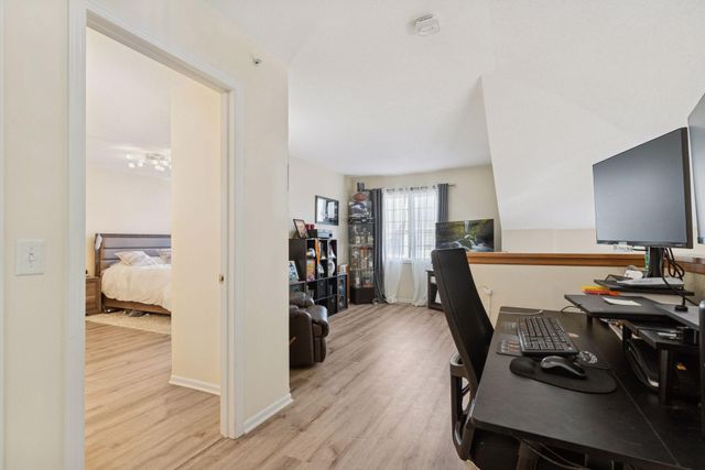 626 Willoughby Way W, Hopkins, MN 55305