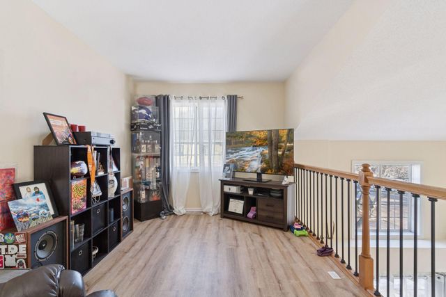 626 Willoughby Way W, Hopkins, MN 55305