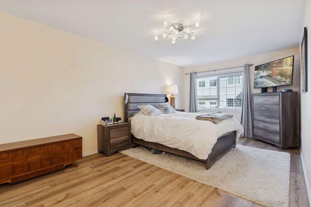 626 Willoughby Way W, Hopkins, MN 55305