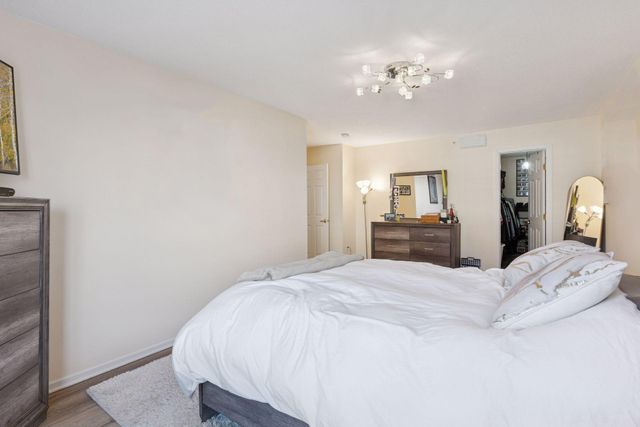 626 Willoughby Way W, Hopkins, MN 55305