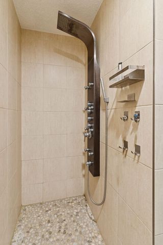 626 Willoughby Way W, Hopkins, MN 55305