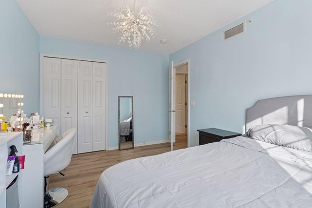 626 Willoughby Way W, Hopkins, MN 55305