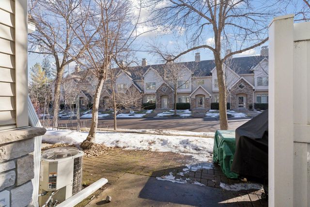 626 Willoughby Way W, Hopkins, MN 55305