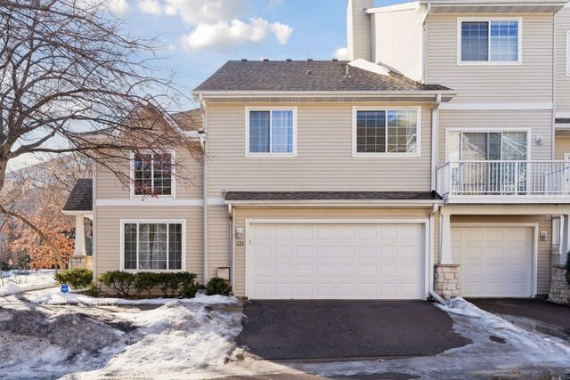 626 Willoughby Way W, Hopkins, MN 55305