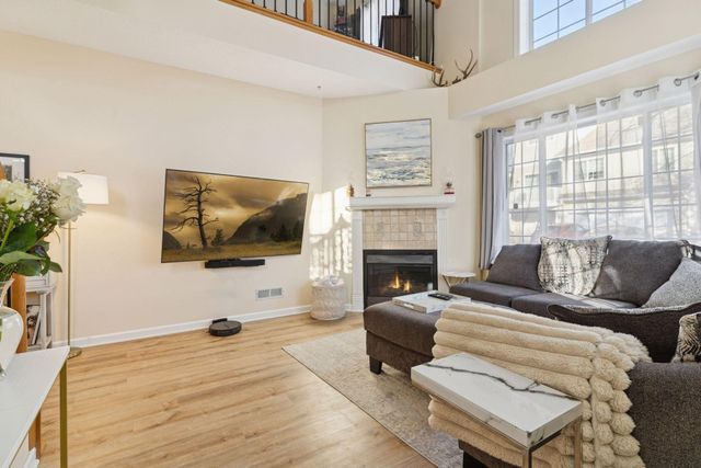 626 Willoughby Way W, Hopkins, MN 55305