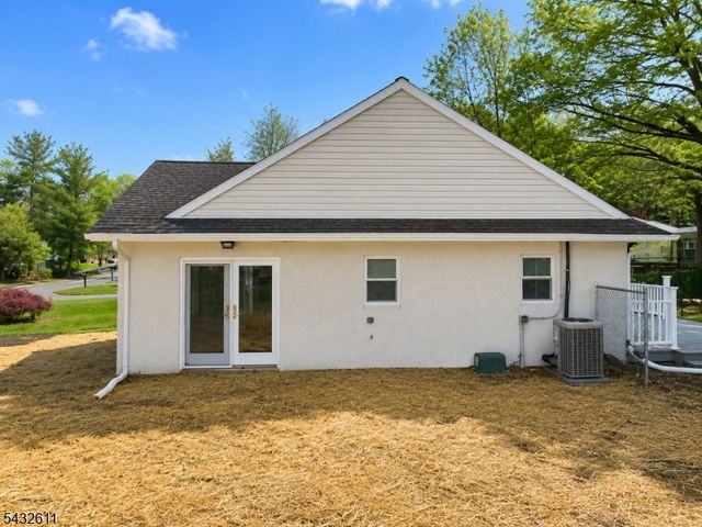 7 Lorettacong Dr, Jefferson Twp., NJ 07849