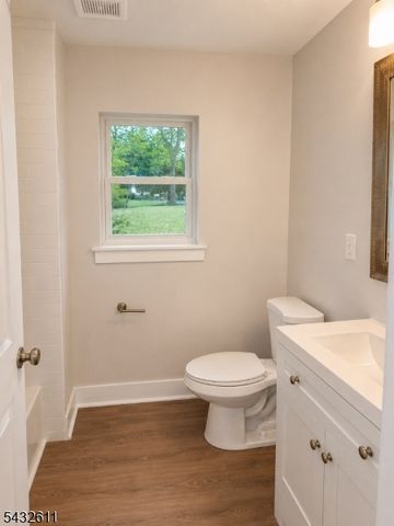 7 Lorettacong Dr, Jefferson Twp., NJ 07849