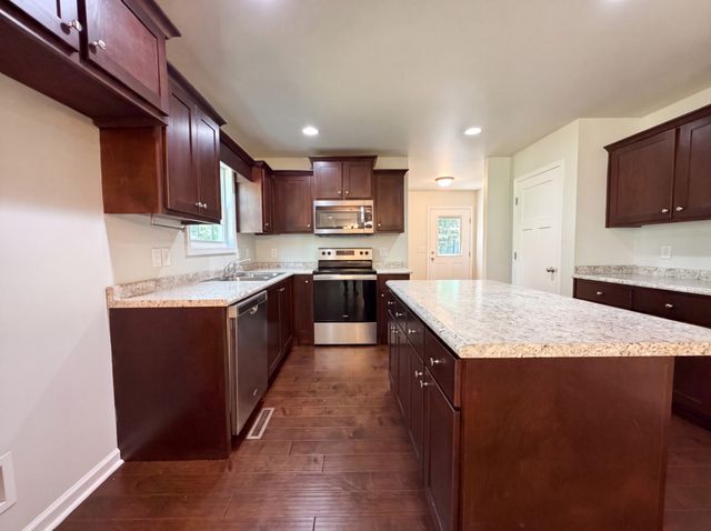 1023 Chris Dr, Portland, TN 37148