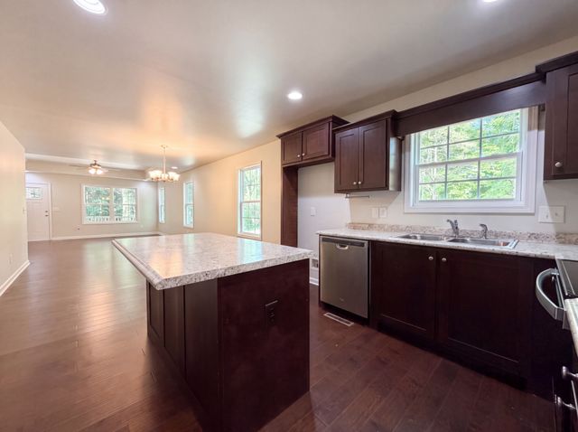 1023 Chris Dr, Portland, TN 37148