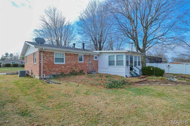 5 Weigela Court, Swansea, IL 62226