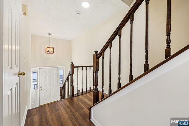 1075 Ash Drive, Mahwah, NJ 07430