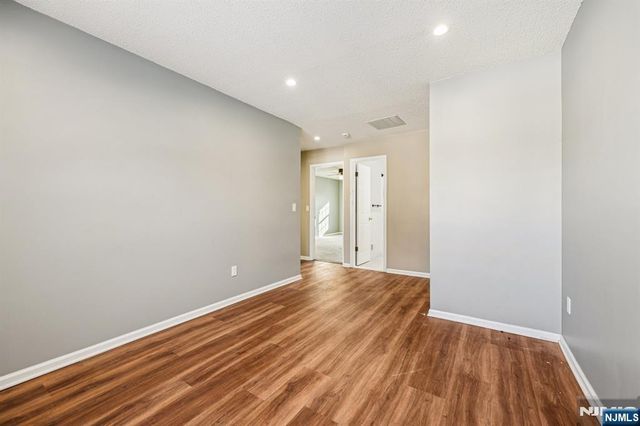 1075 Ash Drive, Mahwah, NJ 07430