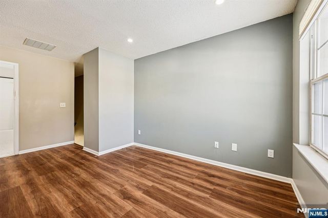 1075 Ash Drive, Mahwah, NJ 07430