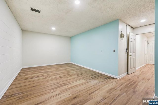 1075 Ash Drive, Mahwah, NJ 07430