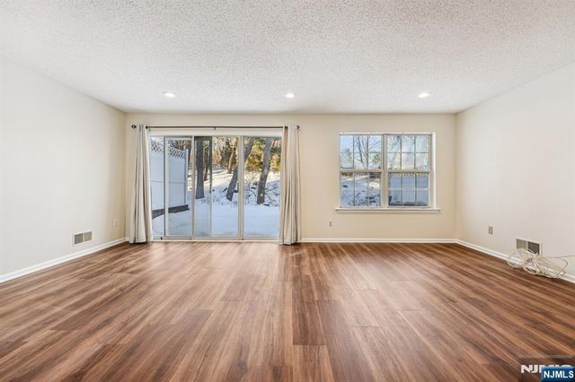 1075 Ash Drive, Mahwah, NJ 07430