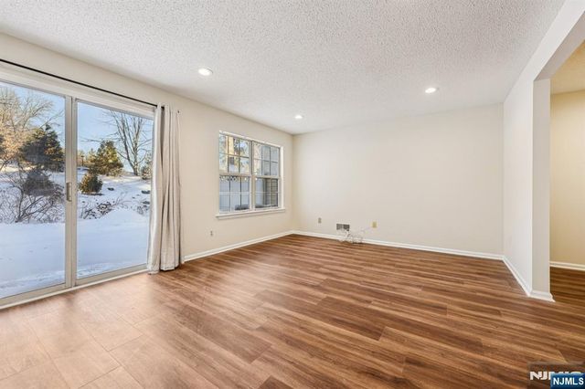 1075 Ash Drive, Mahwah, NJ 07430