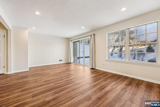 1075 Ash Drive, Mahwah, NJ 07430