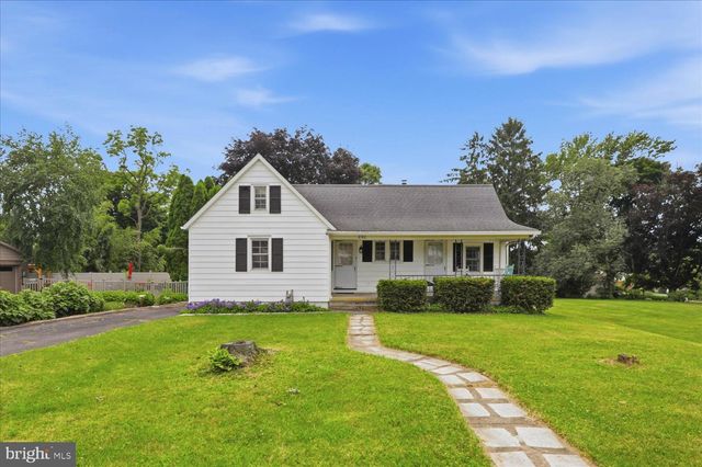 890 MELROSE LN, York, PA 17402