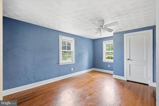 890 MELROSE LN, York, PA 17402