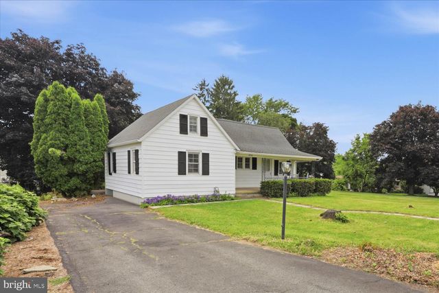 890 MELROSE LN, York, PA 17402