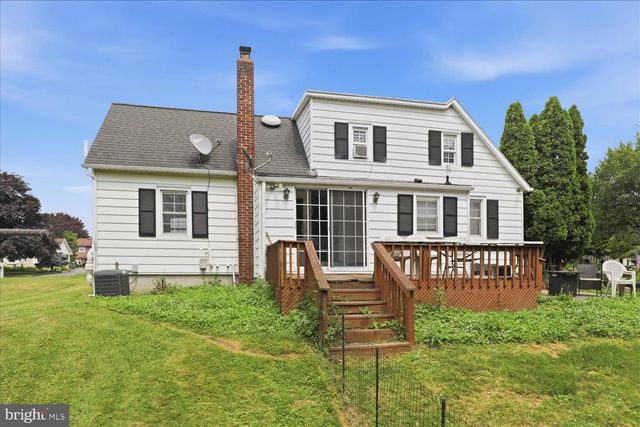 890 MELROSE LN, York, PA 17402