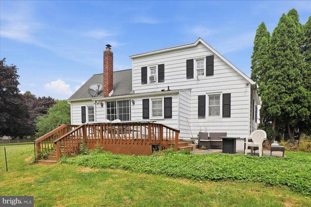 890 MELROSE LN, York, PA 17402
