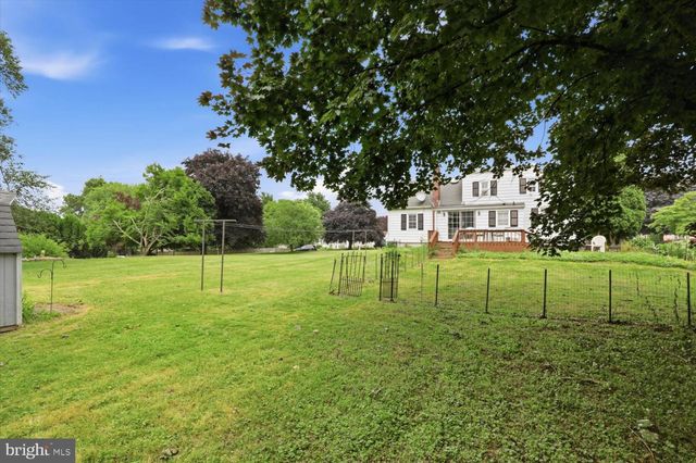 890 MELROSE LN, York, PA 17402