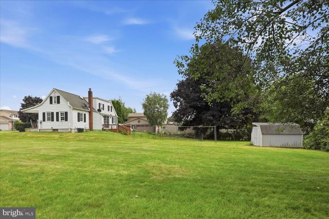 890 MELROSE LN, York, PA 17402
