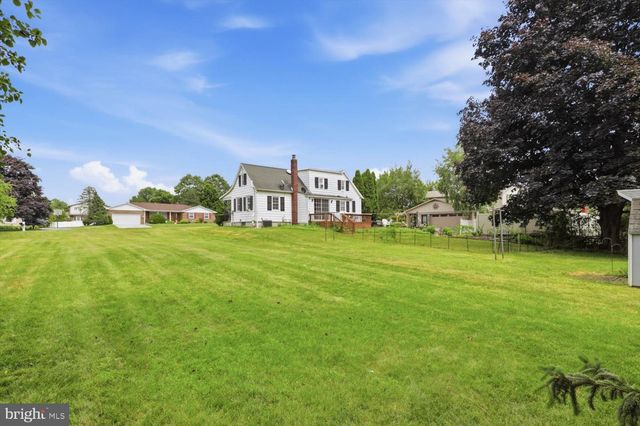 890 MELROSE LN, York, PA 17402