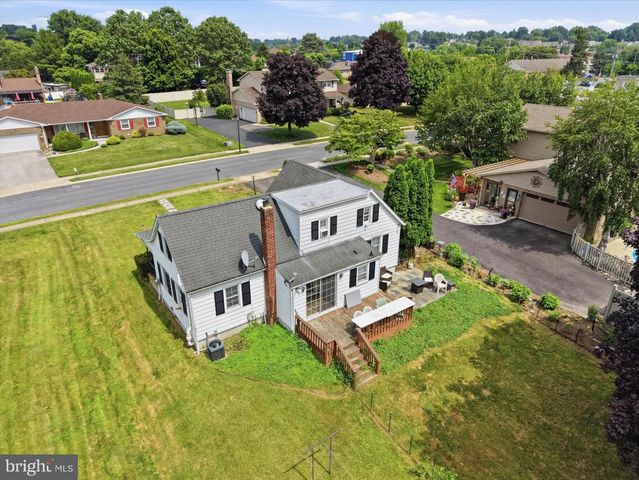 890 MELROSE LN, York, PA 17402