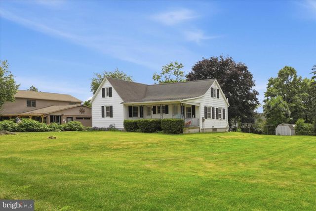890 MELROSE LN, York, PA 17402