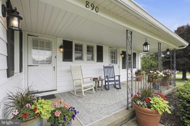 890 MELROSE LN, York, PA 17402