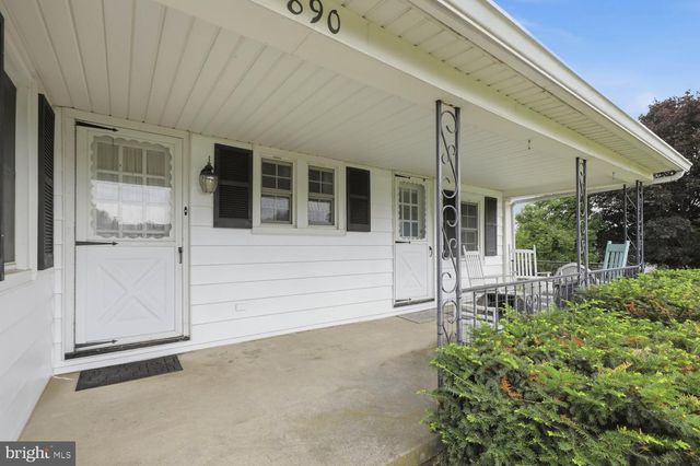 890 MELROSE LN, York, PA 17402
