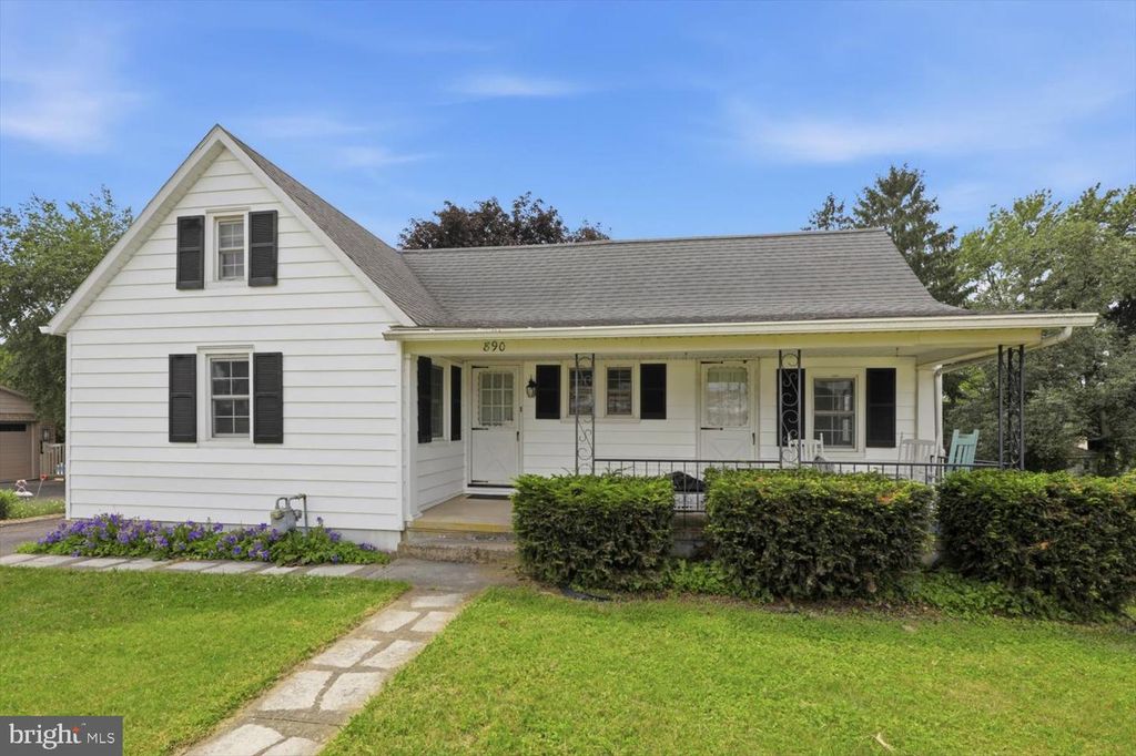 890 MELROSE LN, York, PA 17402