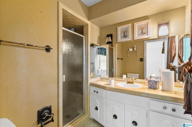 1264 OLD OAK CIRCLE, Birmingham, AL 35235