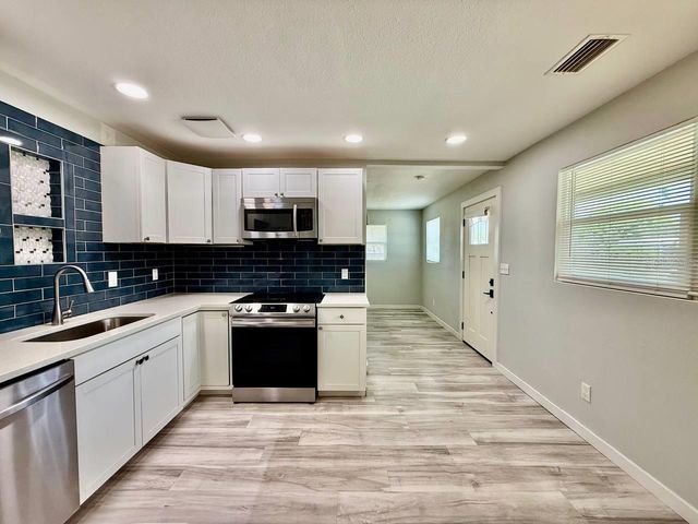 4406 W TRILBY AVENUE, Tampa, FL 33616