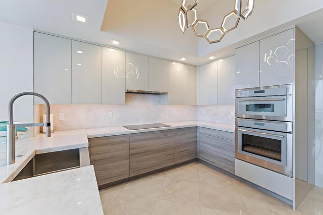 2700 N Ocean Drive Ph-1b, Singer Island, FL 33404