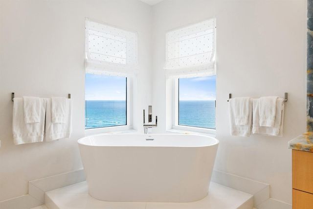 2700 N Ocean Drive Ph-1b, Singer Island, FL 33404