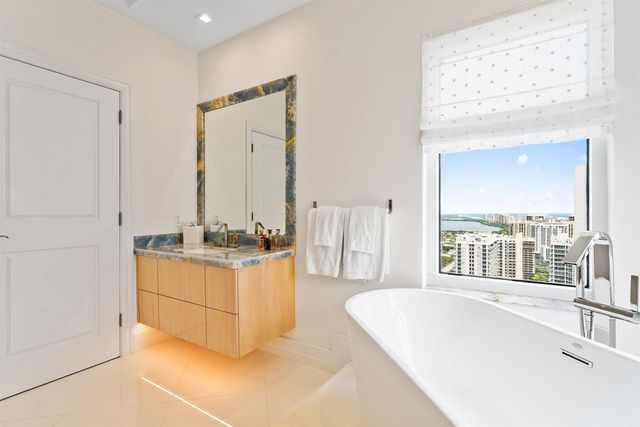 2700 N Ocean Drive Ph-1b, Singer Island, FL 33404
