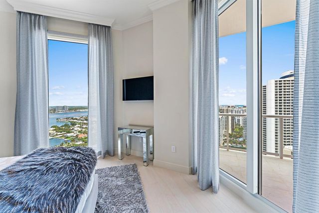 2700 N Ocean Drive Ph-1b, Singer Island, FL 33404
