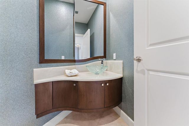 2700 N Ocean Drive Ph-1b, Singer Island, FL 33404