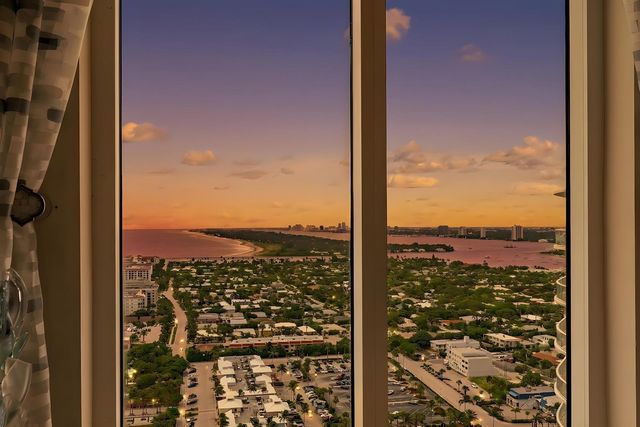 2700 N Ocean Drive Ph-1b, Singer Island, FL 33404