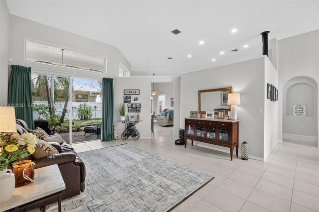 13775 NW 20th St, Pembroke Pines, FL 33028