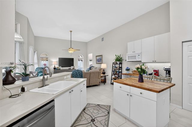 13775 NW 20th St, Pembroke Pines, FL 33028