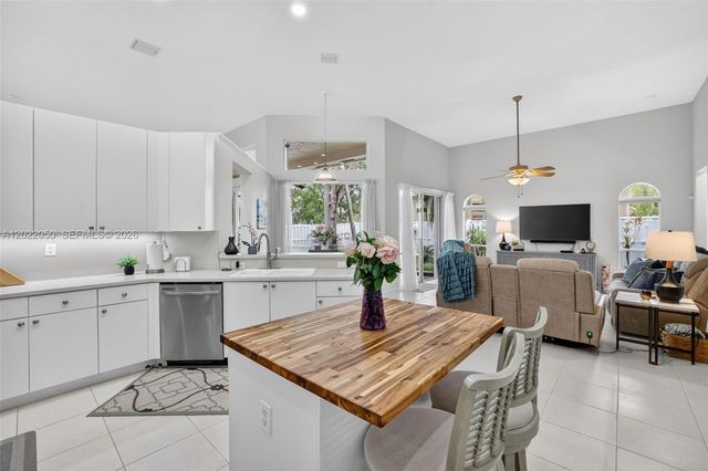 13775 NW 20th St, Pembroke Pines, FL 33028