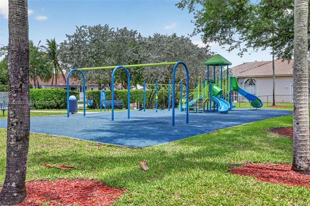 13775 NW 20th St, Pembroke Pines, FL 33028