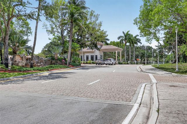 13775 NW 20th St, Pembroke Pines, FL 33028