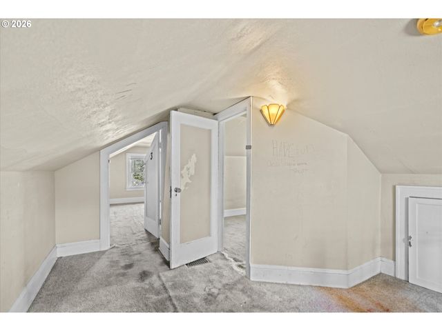 12020 Ne SAN RAFAEL St, Portland, OR 97220